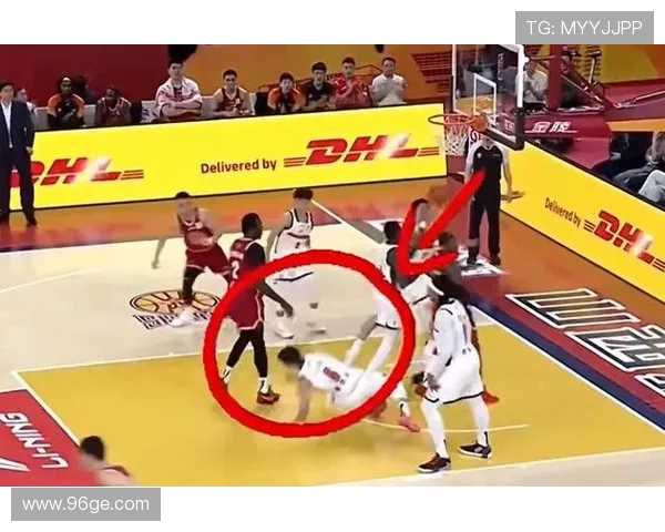 男篮35秒连吃两T违体被判罚
